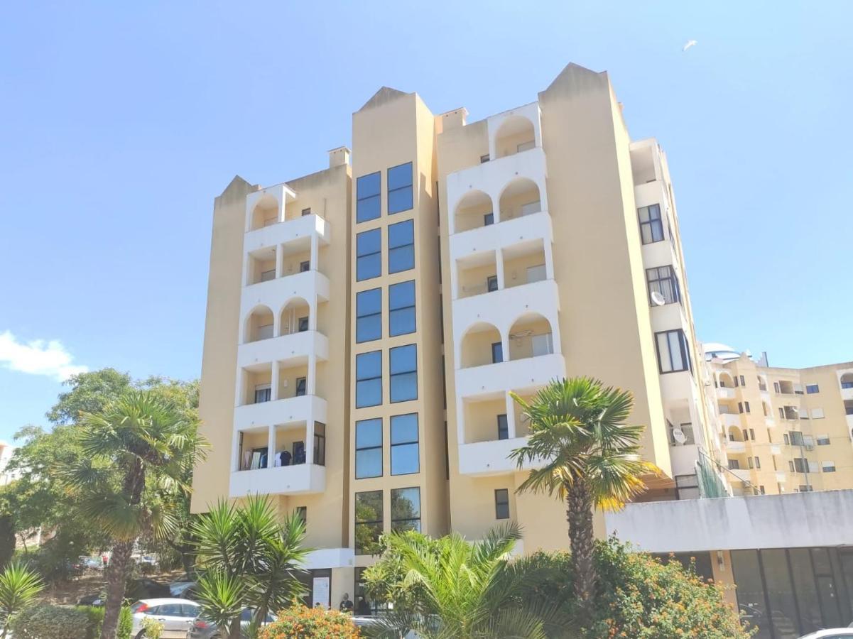 calm beach apartement Portimao Bagian luar foto